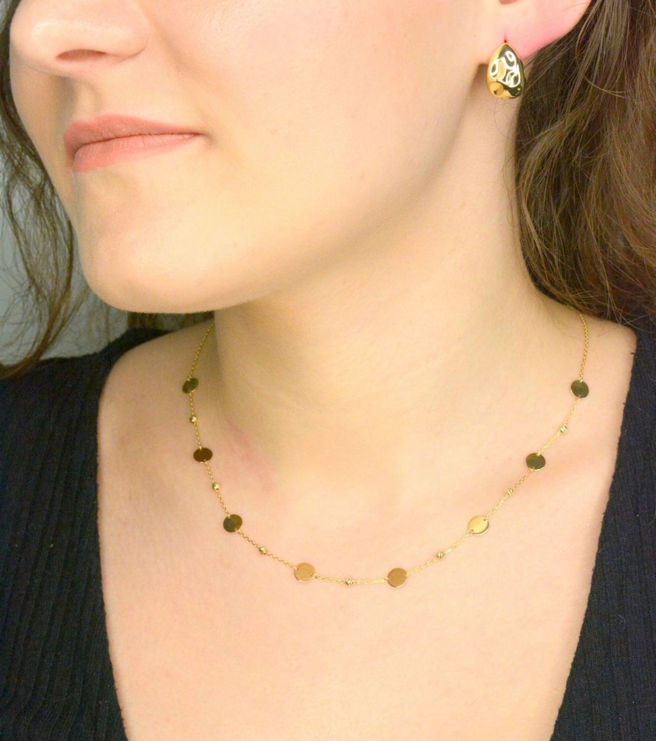 Złoty naszyjnik damski. Złoty naszyjnik z blaszkami. Naszyjnik damski złoty próby 375. Naszyjnik damski celebrytka z modnym wzorem. Naszyjnik na prezent (2).jpg